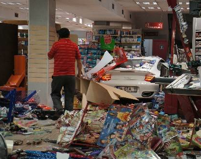 Porsche ile markete girdi 4
