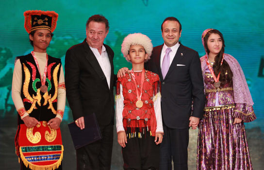Türkçe'nin yıldızları salonu inletti 15