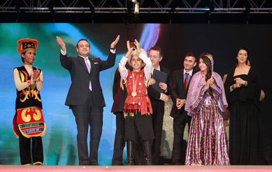 Türkçe'nin yıldızları salonu inletti 5