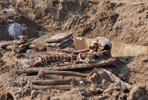 Sakarya'da 2500 yıllık lahit 1