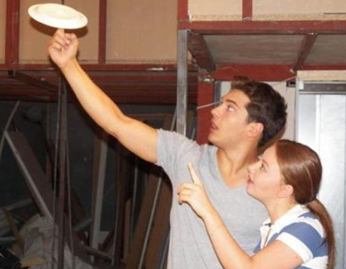 Ünlülerin kamera arkası halleri 26