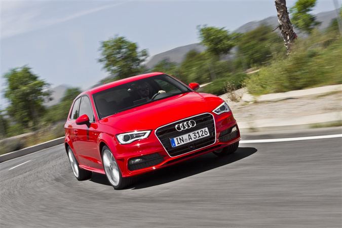 2013 Audi A3: Premium kompakt sınıfının gözbebeği Audi A3 yenilend.. 1
