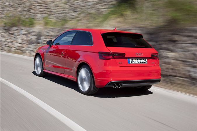 2013 Audi A3: Premium kompakt sınıfının gözbebeği Audi A3 yenilend.. 13