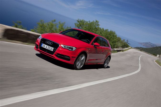 2013 Audi A3: Premium kompakt sınıfının gözbebeği Audi A3 yenilend.. 16