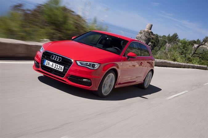 2013 Audi A3: Premium kompakt sınıfının gözbebeği Audi A3 yenilend.. 18