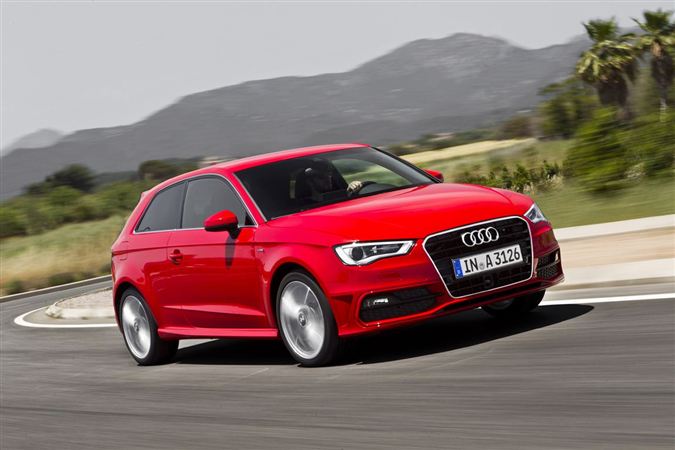 2013 Audi A3: Premium kompakt sınıfının gözbebeği Audi A3 yenilend.. 2