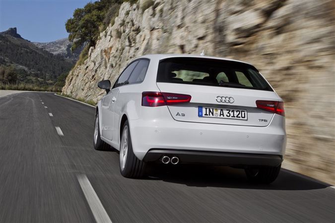 2013 Audi A3: Premium kompakt sınıfının gözbebeği Audi A3 yenilend.. 32