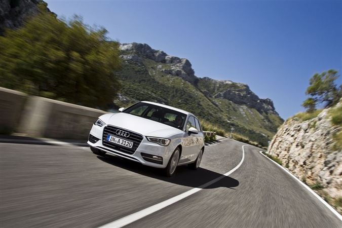 2013 Audi A3: Premium kompakt sınıfının gözbebeği Audi A3 yenilend.. 40