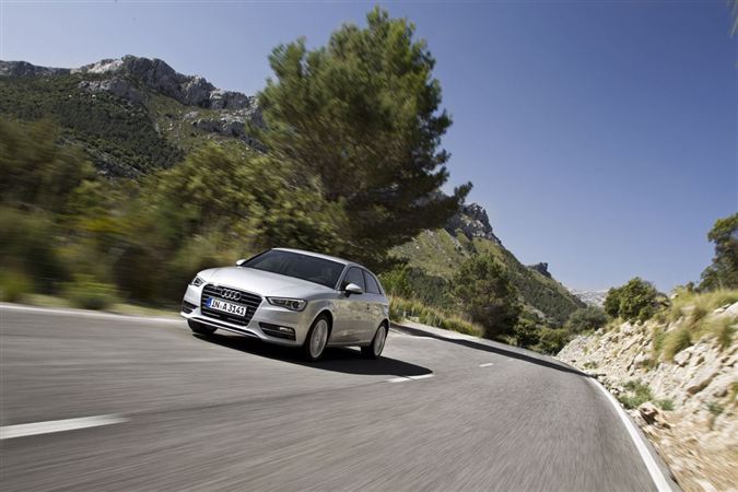 2013 Audi A3: Premium kompakt sınıfının gözbebeği Audi A3 yenilend.. 43