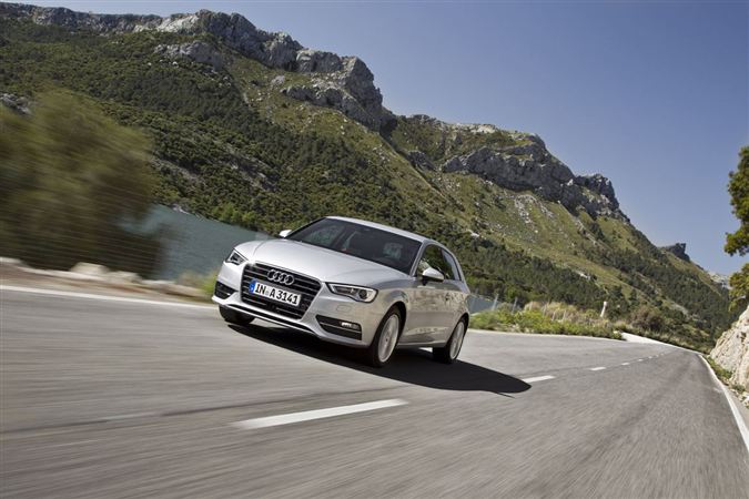 2013 Audi A3: Premium kompakt sınıfının gözbebeği Audi A3 yenilend.. 45
