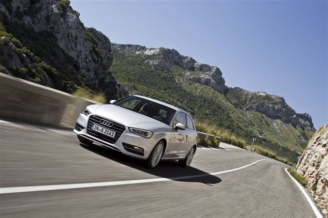 2013 Audi A3: Premium kompakt sınıfının gözbebeği Audi A3 yenilend.. 48