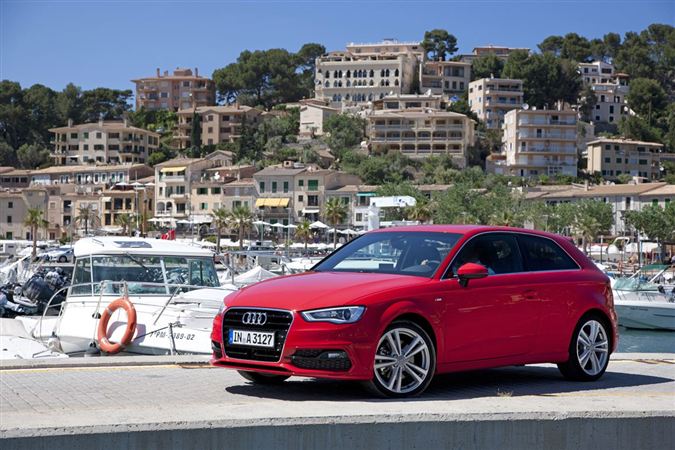 2013 Audi A3: Premium kompakt sınıfının gözbebeği Audi A3 yenilend.. 52