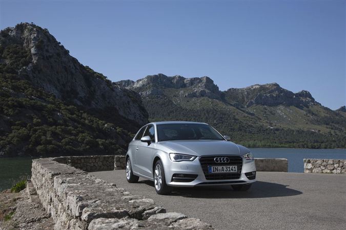 2013 Audi A3: Premium kompakt sınıfının gözbebeği Audi A3 yenilend.. 54