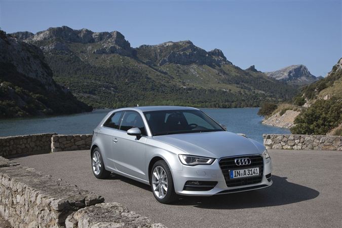 2013 Audi A3: Premium kompakt sınıfının gözbebeği Audi A3 yenilend.. 56