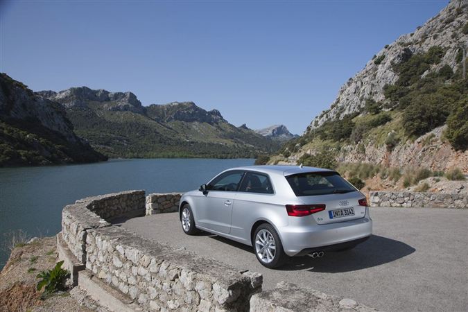 2013 Audi A3: Premium kompakt sınıfının gözbebeği Audi A3 yenilend.. 57