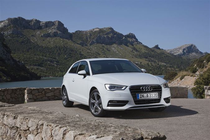2013 Audi A3: Premium kompakt sınıfının gözbebeği Audi A3 yenilend.. 60