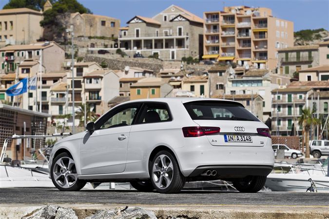 2013 Audi A3: Premium kompakt sınıfının gözbebeği Audi A3 yenilend.. 66