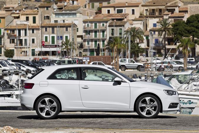 2013 Audi A3: Premium kompakt sınıfının gözbebeği Audi A3 yenilend.. 70