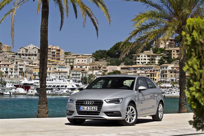 2013 Audi A3: Premium kompakt sınıfının gözbebeği Audi A3 yenilend.. 74