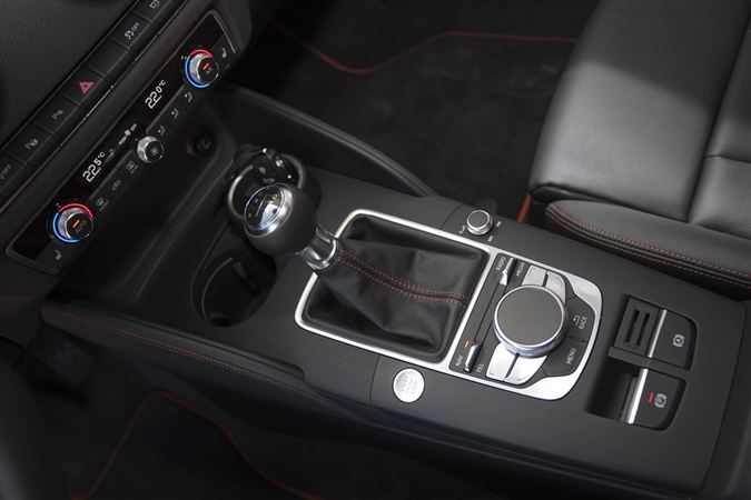 2013 Audi A3: Premium kompakt sınıfının gözbebeği Audi A3 yenilend.. 90