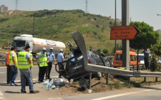 Bariyerler otomobile ok gibi saplandı 4