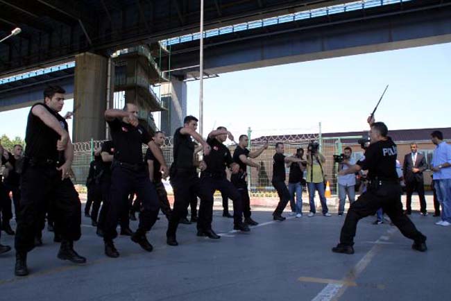 Bu cop sesle korkutacak 11