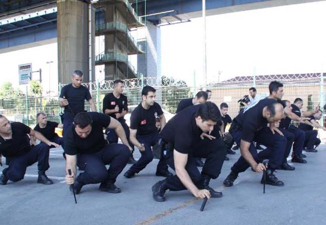 Bu cop sesle korkutacak 15