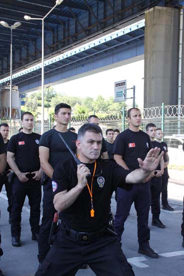 Bu cop sesle korkutacak 3