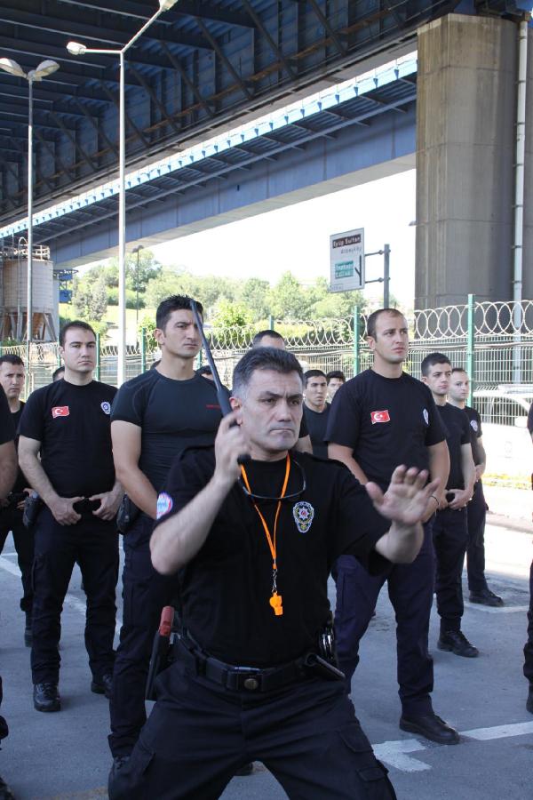Bu cop sesle korkutacak 4