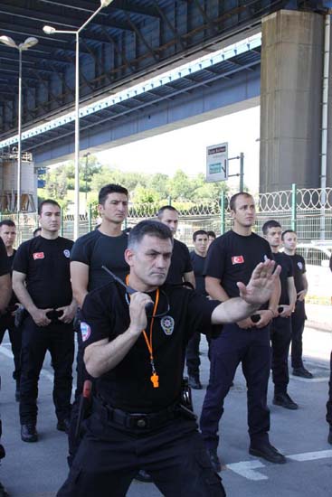 Bu cop sesle korkutacak 5