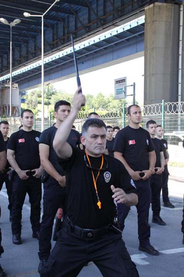 Bu cop sesle korkutacak 6