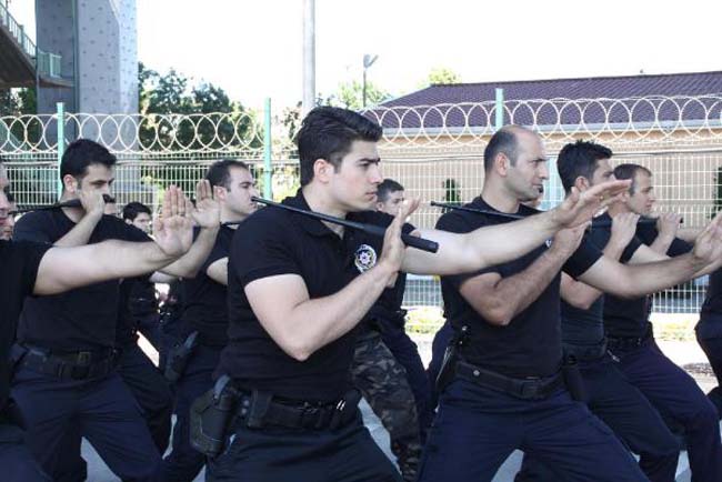 Bu cop sesle korkutacak 7