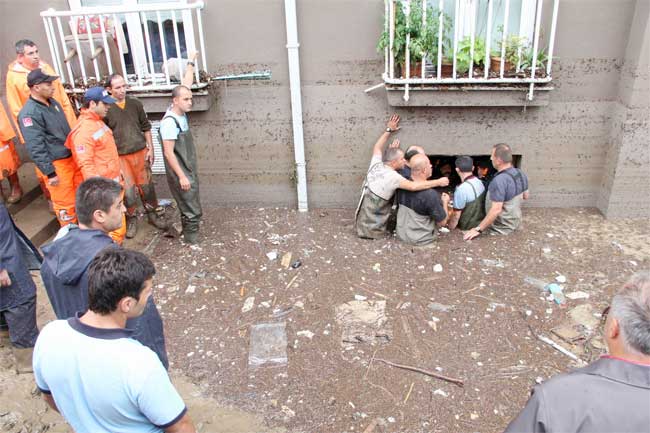 Cesetleri evden dalgıç çıkardı 4