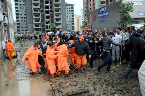 Cesetleri evden dalgıç çıkardı 6