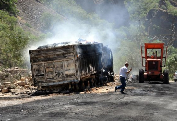 Yol kesen PKK'lılar böyle görüntülendi 5