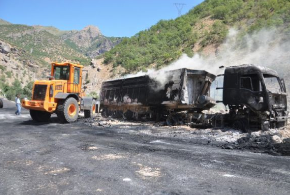 Yol kesen PKK'lılar böyle görüntülendi 7
