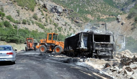 Yol kesen PKK'lılar böyle görüntülendi 9