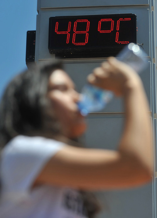 Antalya'da 50 dereceyle yanıyor 1