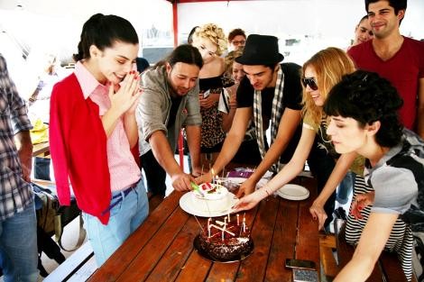 'Küçük Sırlar'dan Grease şov 12