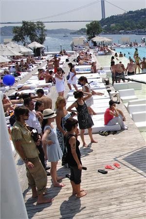 'Küçük Sırlar'dan Grease şov 55