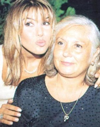 Ünlülerin görülmemiş aile fotoğrafları 24