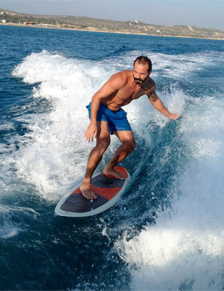 Survivor Nihat sakallarını nihayet kesti! 2