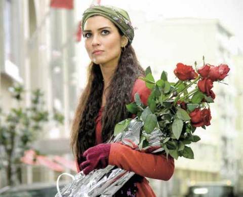 Dizi yıldızlarına ses veren gizli kahramanlar 8