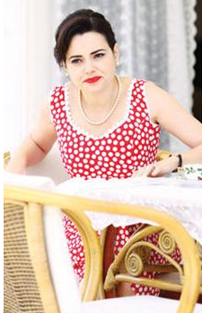 Ekranlarda basma elbise modası 30