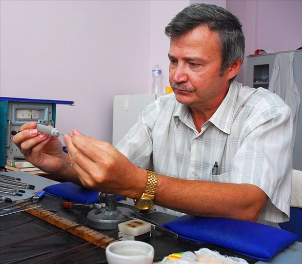 Onun işi göz yapmak 4