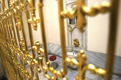 Topkapı Sarayı arşivlerinden çıkan "CARİYELERİN NOTLARI" 16