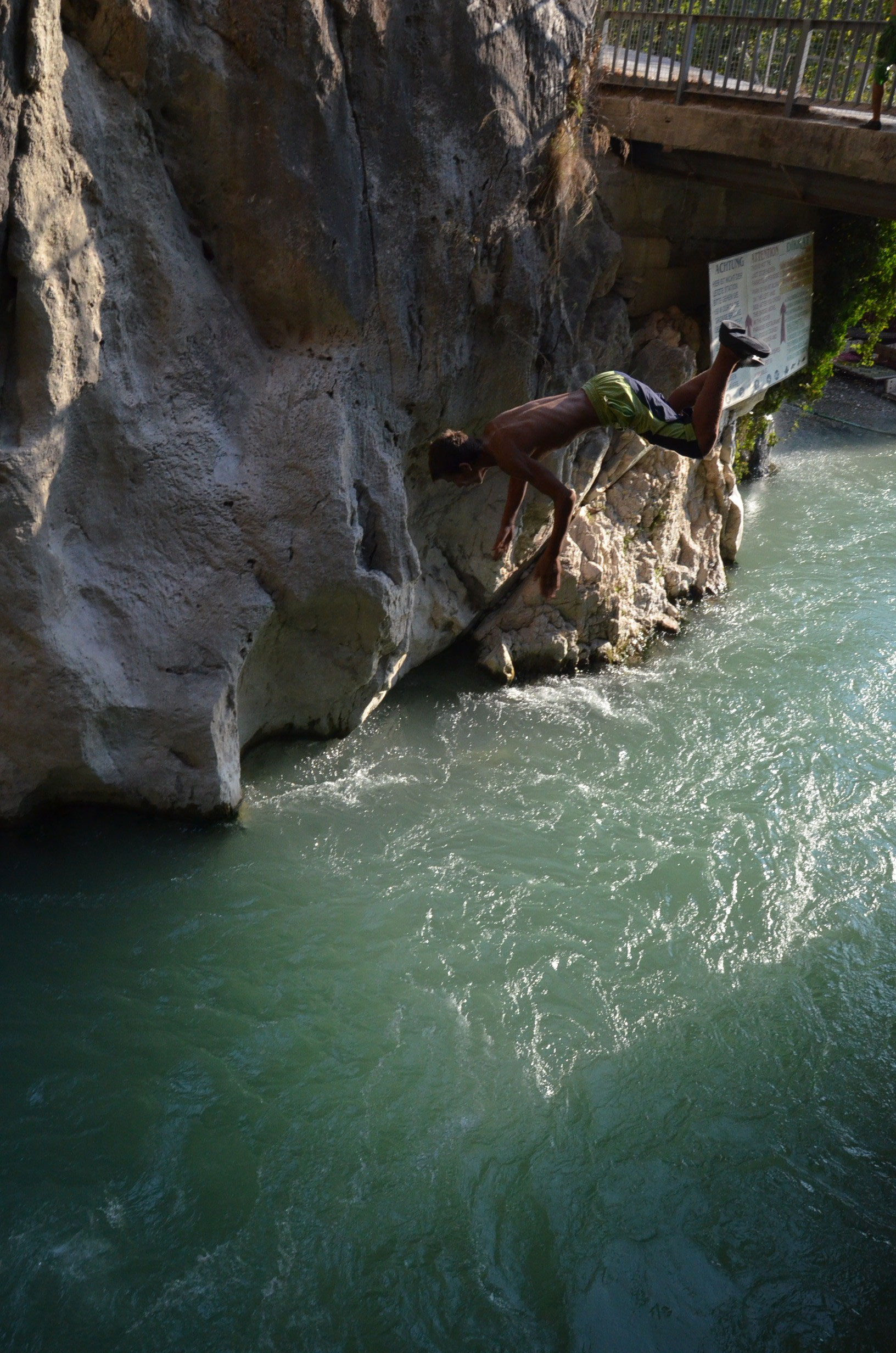 Turistlerden Fethiye Saklıkent Kanyonu'nda sınır tanımıyan atlayışlar 1