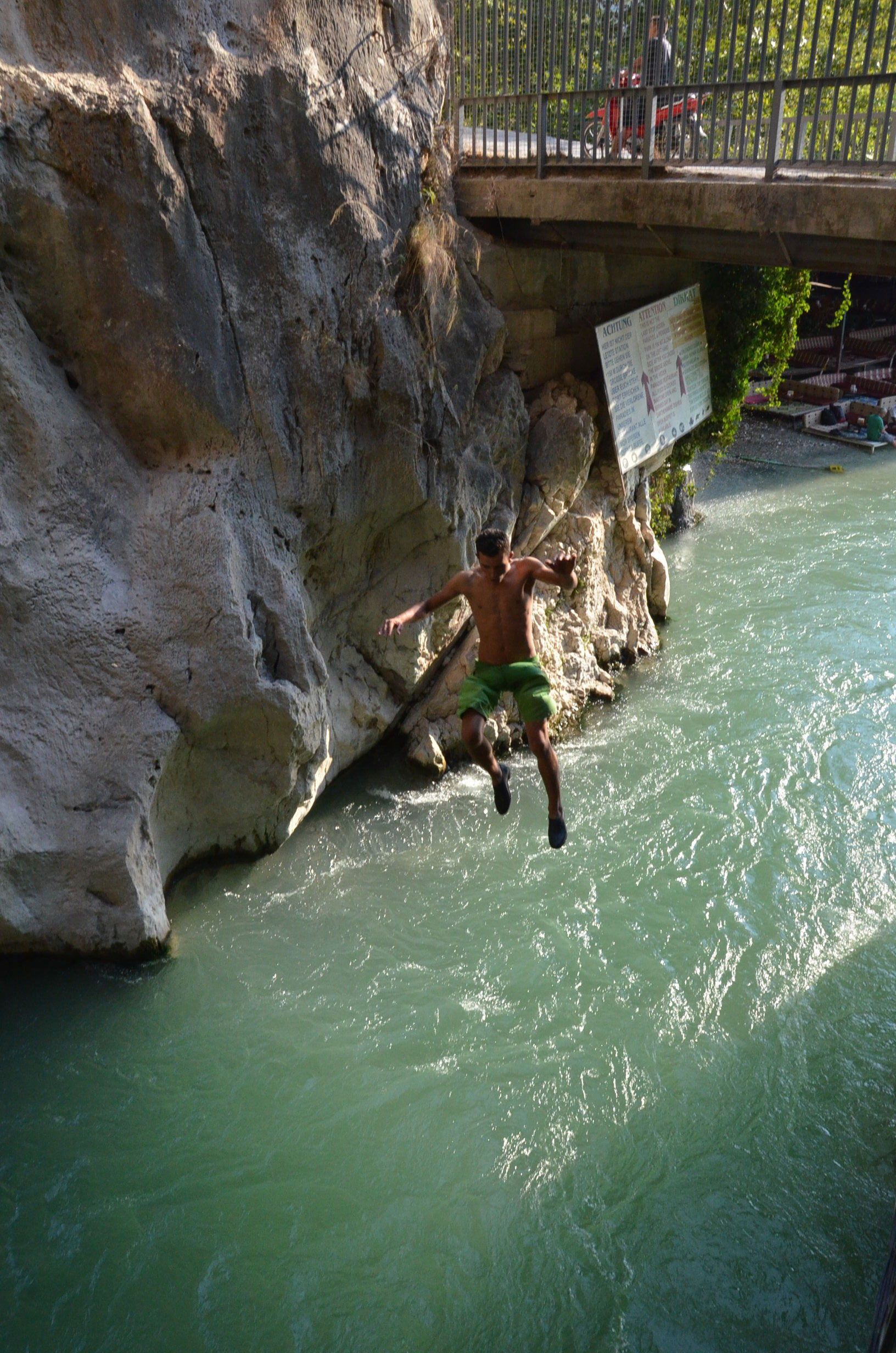 Turistlerden Fethiye Saklıkent Kanyonu'nda sınır tanımıyan atlayışlar 6