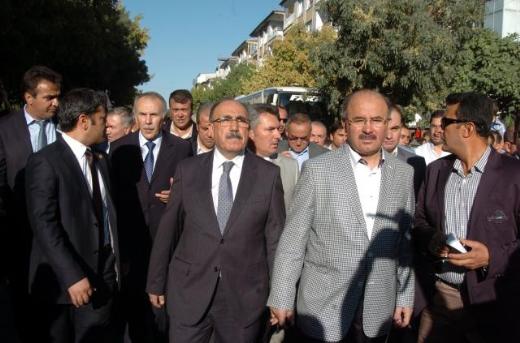Bakanlara pet şişeli protesto 1