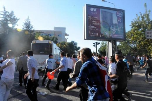 Bakanlara pet şişeli protesto 18
